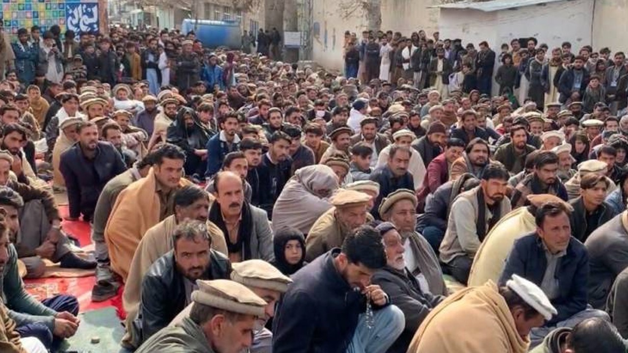 کرم میں دوبارہ کشیدگی، ڈپٹی کمشنر اور ایف سی قافلے پر حملہ