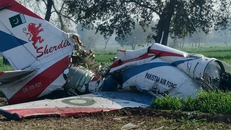 پاکستان ایئرفورس کا طیارہ گرکر تباہ، پائلٹ شہید