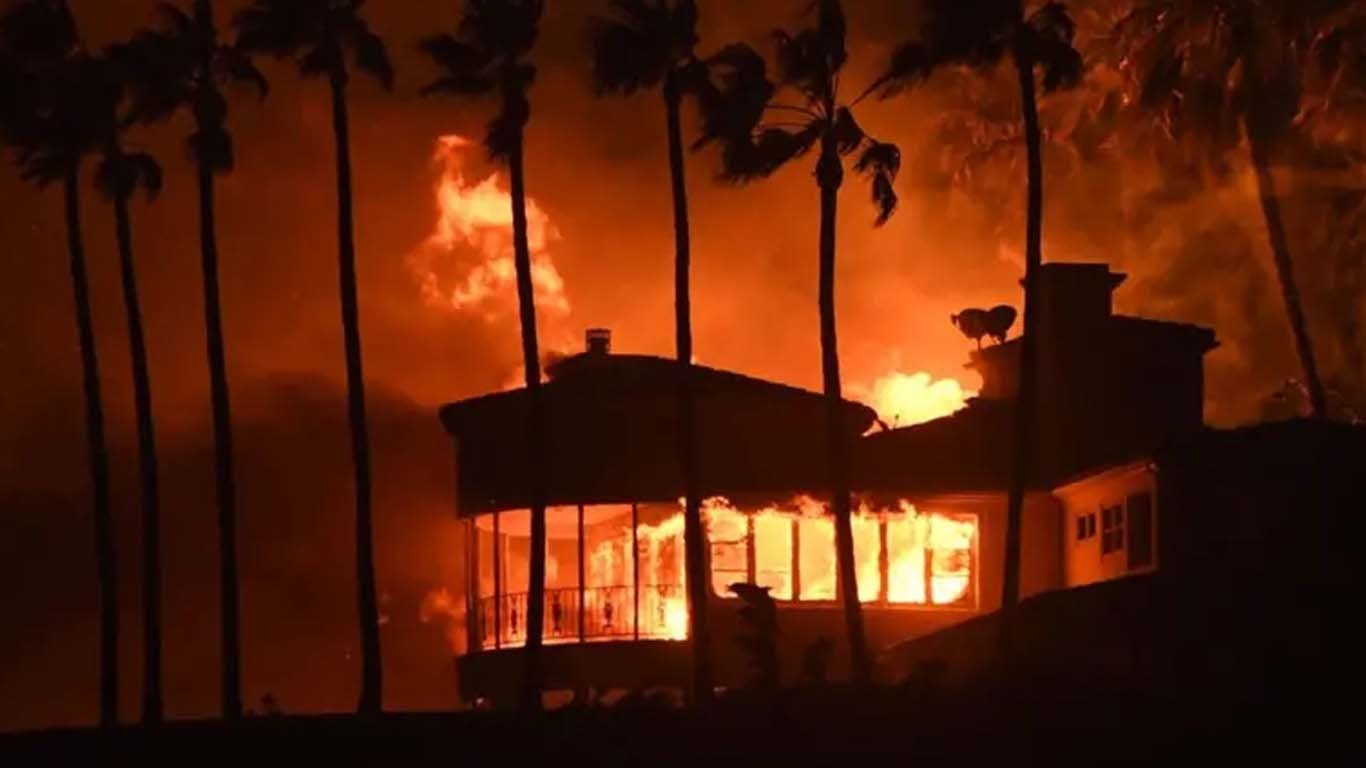 کیلیفورنیا میں آگ سے متاثرہ علاقے آفت زدہ قرار