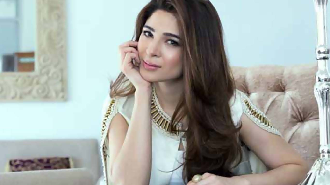 صرف 8 سال کی عمر میں۔۔! عائشہ عمر نے راز سے پردہ اُٹھادیا