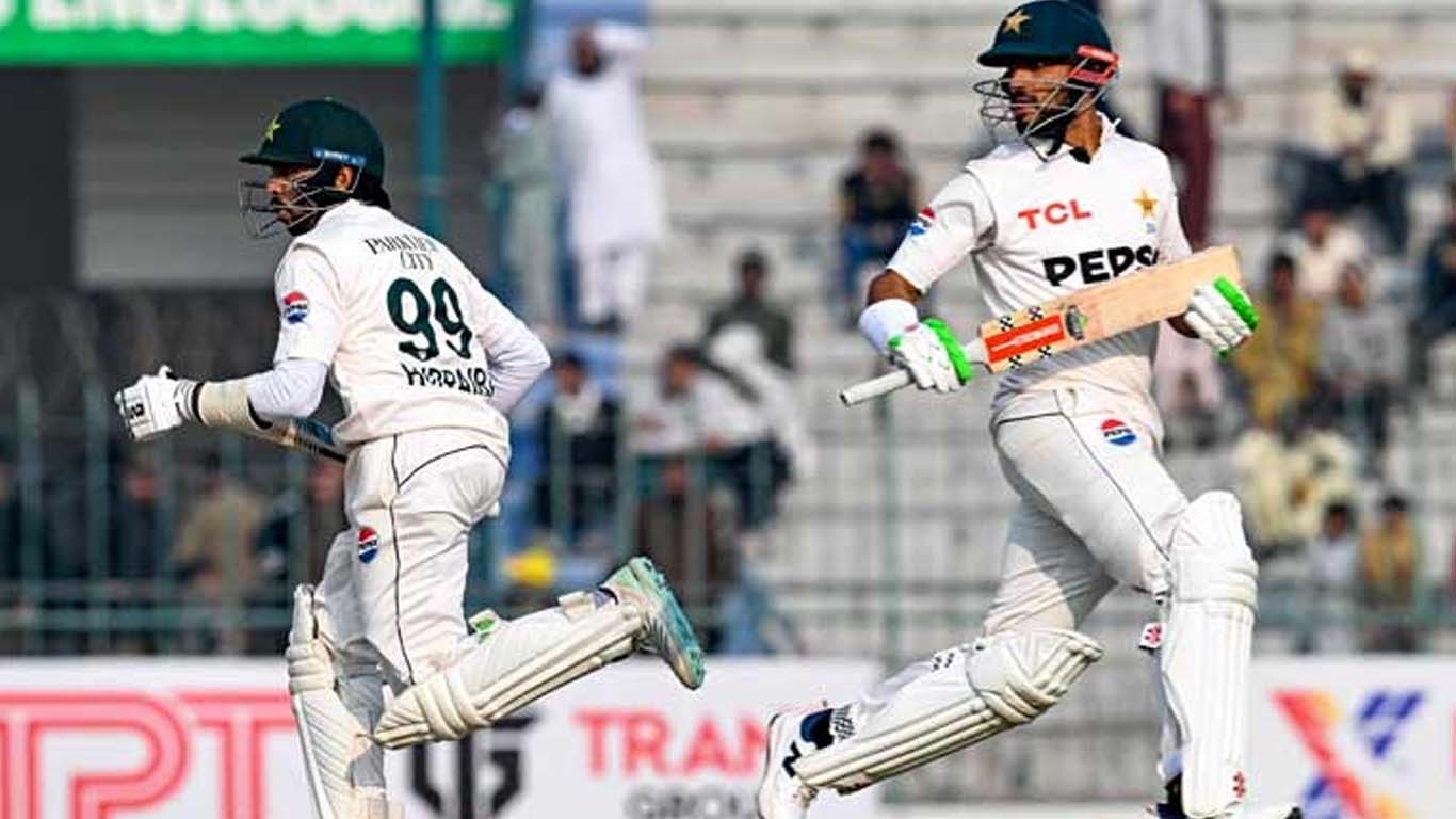 ملتان ٹیسٹ دوسری اننگ، پاکستان 157 پر آل آؤٹ، مہمان ٹیم کو جیت کیلئے 251 رنز کا ہدف