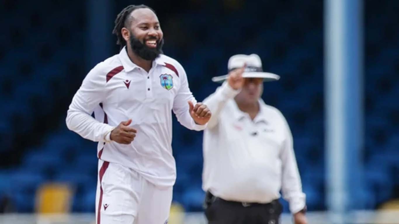 ویسٹ انڈین اسپنر جومل واریکن نے تاریخ رقم کردی