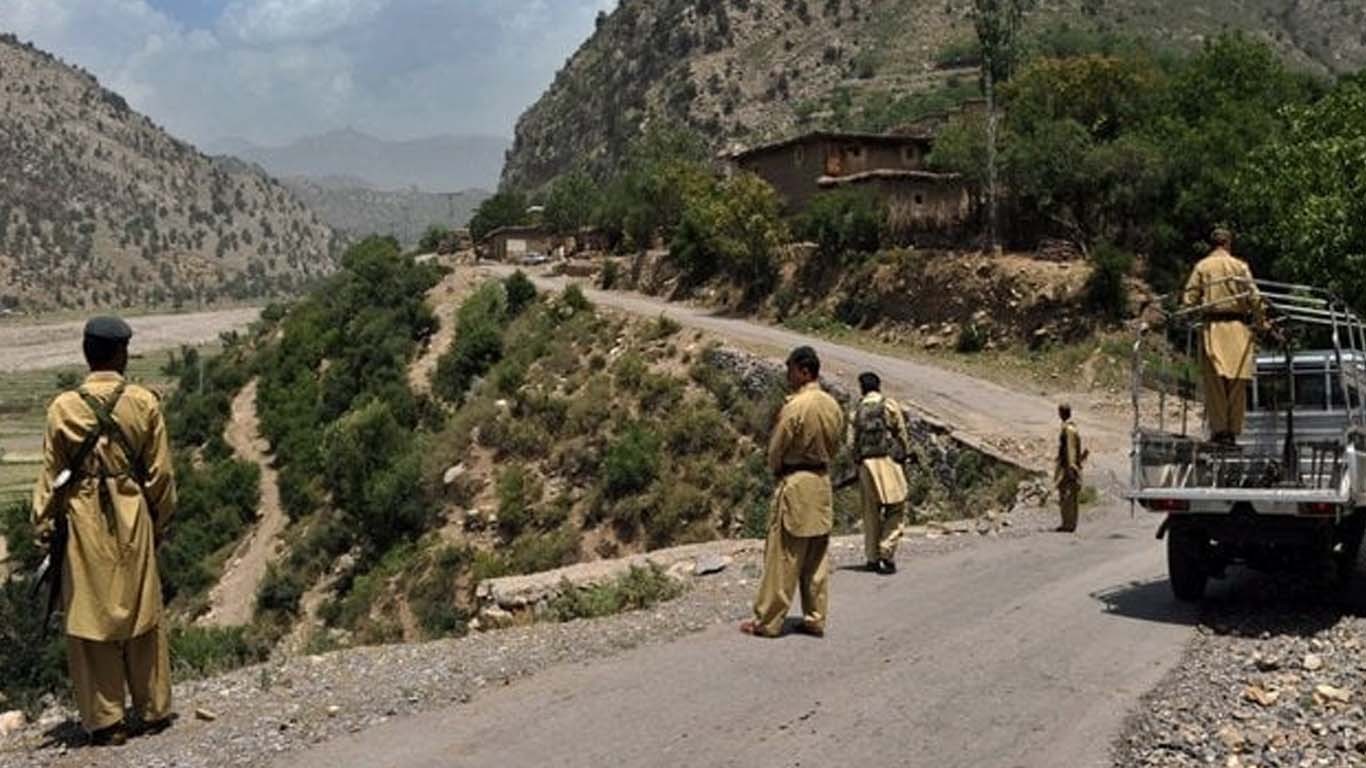 کرم میں قیام امن کیلئے آپریشن، متعدد بنکرز مسمار کر دیئے گئے