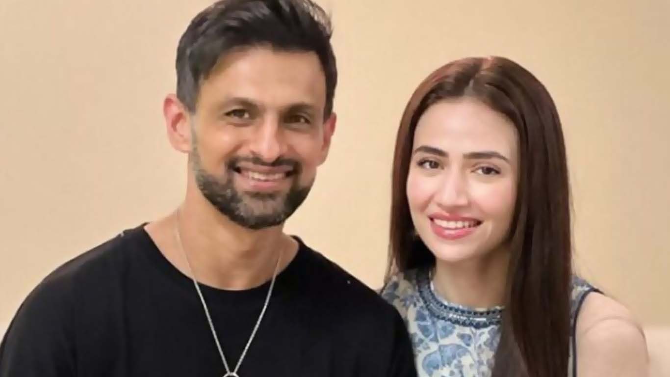 شعیب ملک اور ثنا جاوید کی دوحا میں ریمپ کی ویڈیو وائرل