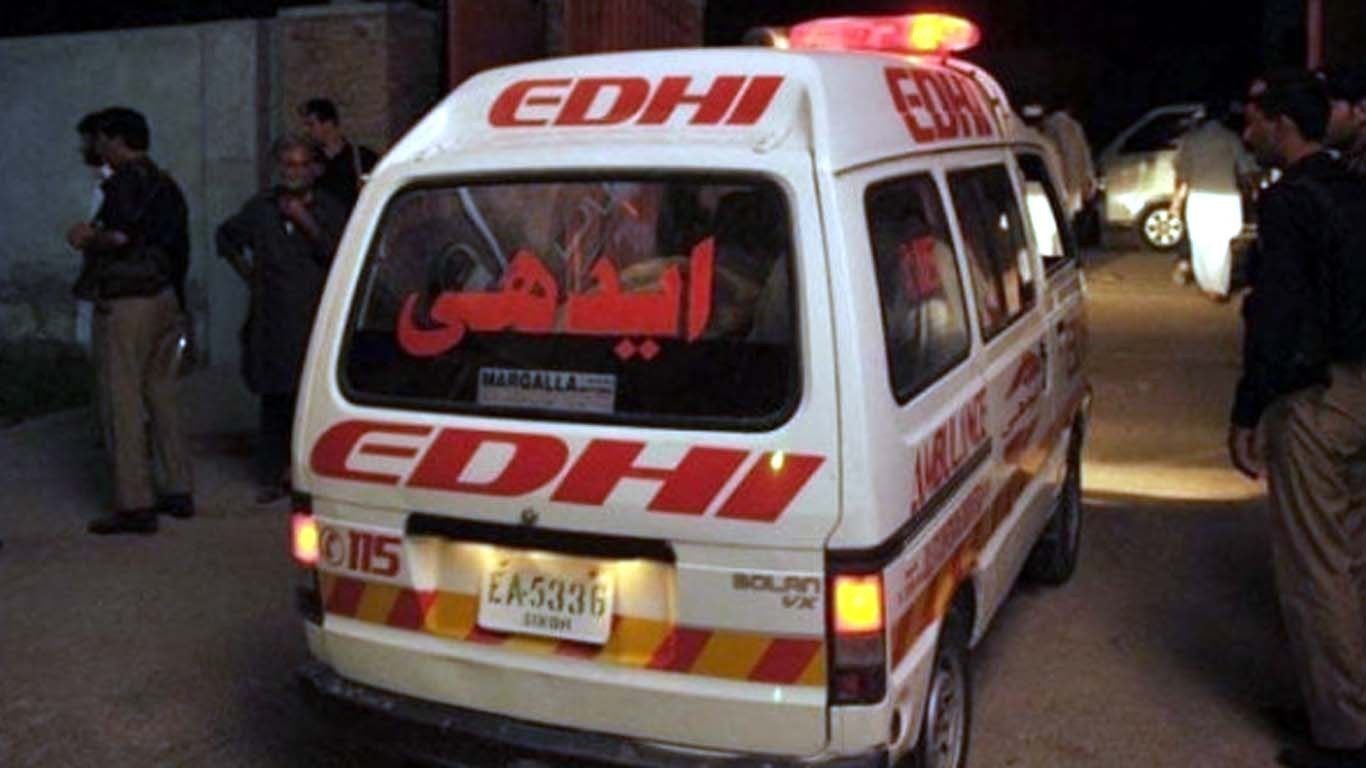 ٹریلر نے موٹر سائیکل سوار میاں بیوی کو روند ڈالا، شیر خوار بچہ جاں بحق