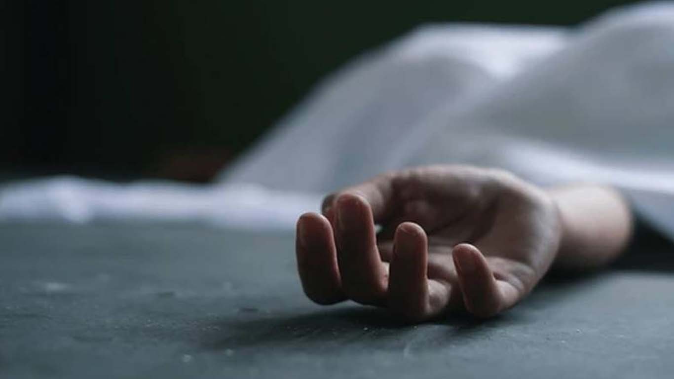 کراچی میں گھر سے کمبل میں لپٹی خاتون کی تعفن زدہ لاش برآمد