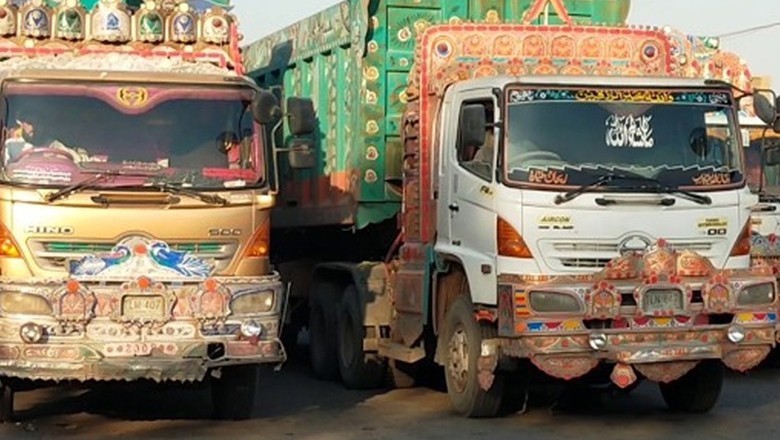 کراچی، 3 روز میں ڈمپر کی ٹکر سے 7 افراد جاں بحق