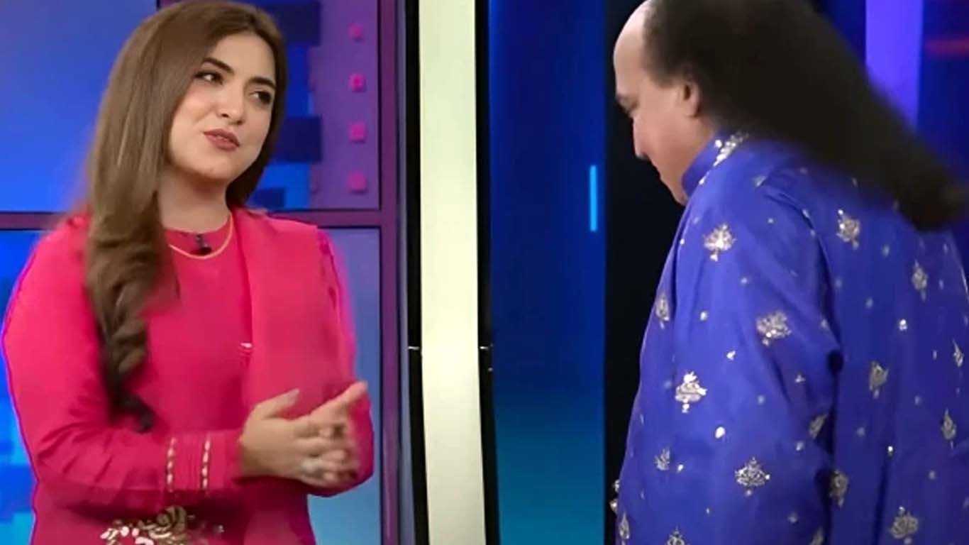 چاہت فتح علی کی بار بار خاتون اینکر کو شادی کی پیش کش