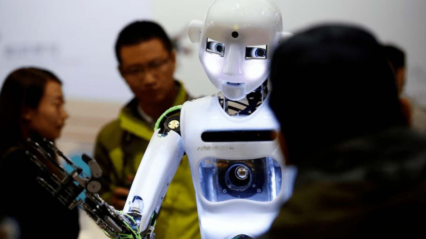 چین میں بے قابو روبوٹ نے شائقین پر حملہ کر دیا