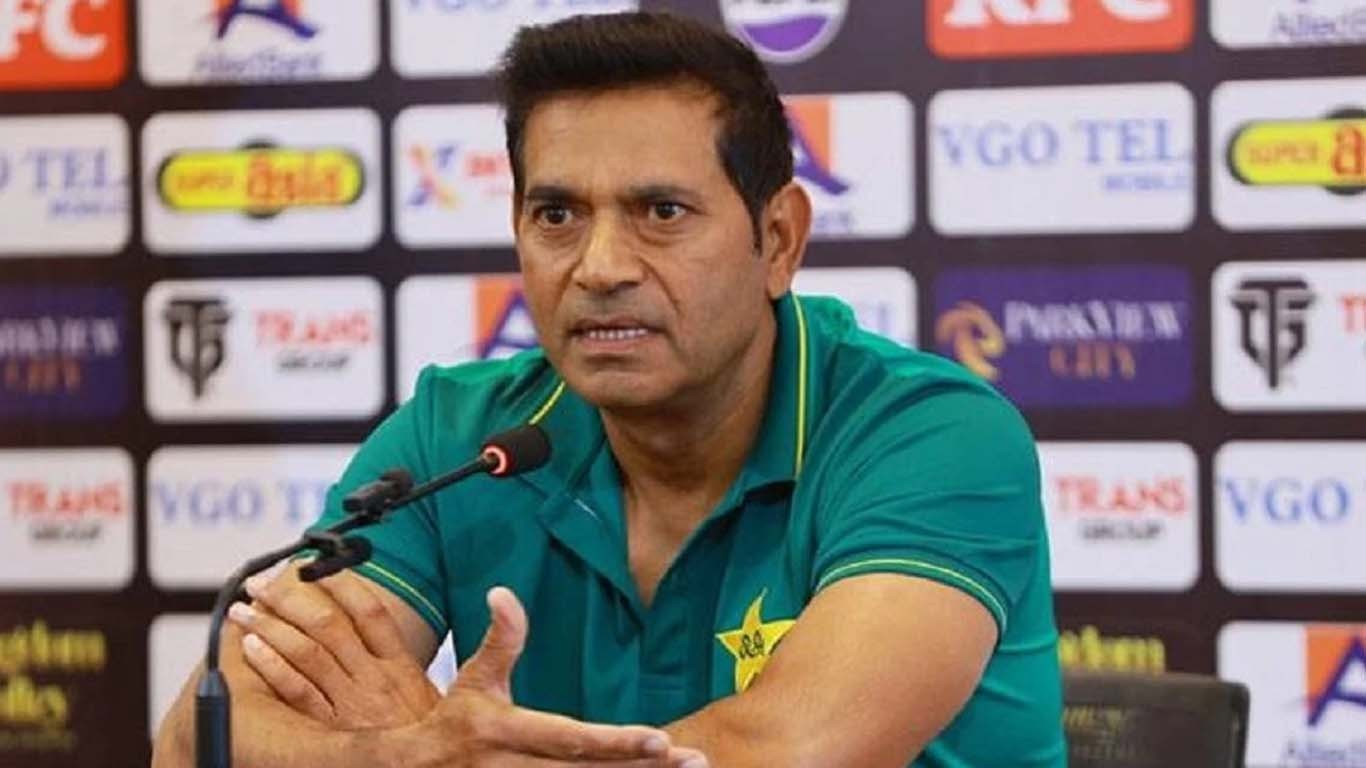 کھلاڑیوں کو ڈانٹ پڑی، عاقب جاوید بدترین شکست پر بھی قومی ٹیم کے دفاع میں کھڑے ہوگئے