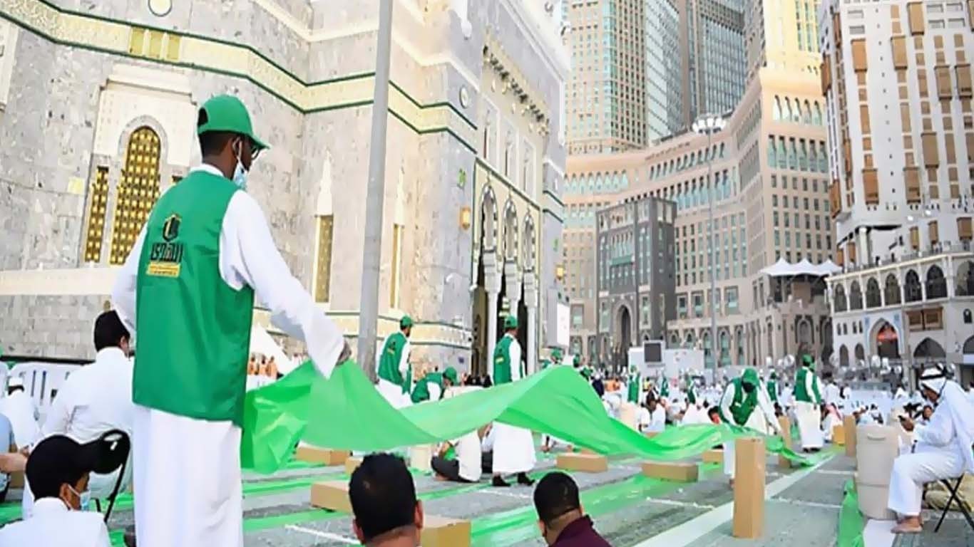 مسجد الحرام کے زائرین کے لیے لاکھوں افطار پیکٹس کا انتظام