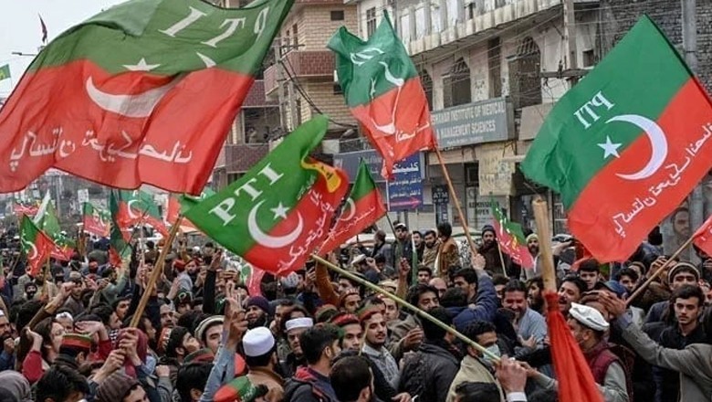 پی ٹی آئی اراکین نے اپنی تنخواہوں میں اضافہ کروا کے ملازمین کی سیلری 50 فیصد کم کردی