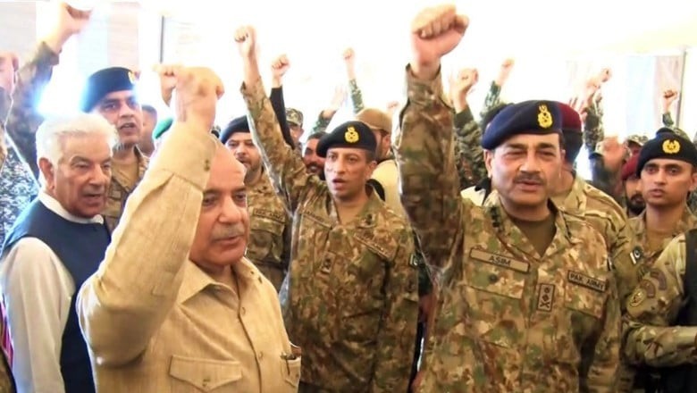 ملک کی خاطر جانیں دینے والوں کے خلاف باتیں برداشت نہیں کرسکتے، وزیراعظم