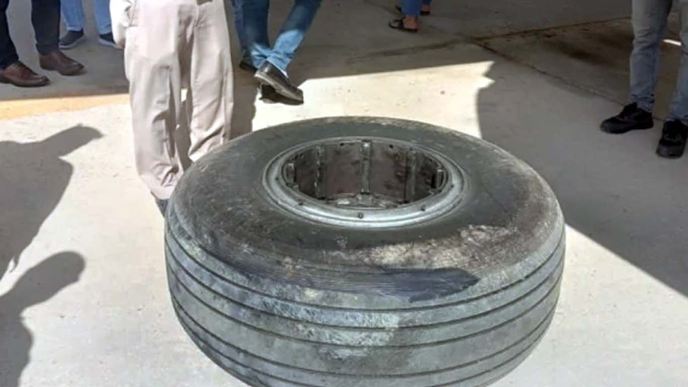 پی آئی اے کے جہاز کا غائب ہونے والا پہیہ کراچی ایئرپورٹ سے مل گیا