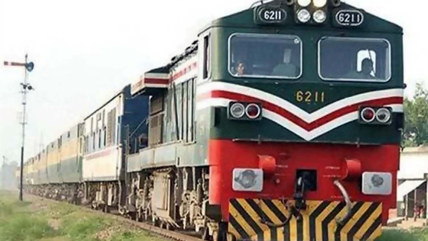 ریلوے نے عیدالفطر پر مسافروں کی سہولت کیلیے کرایوں میں کمی کردی