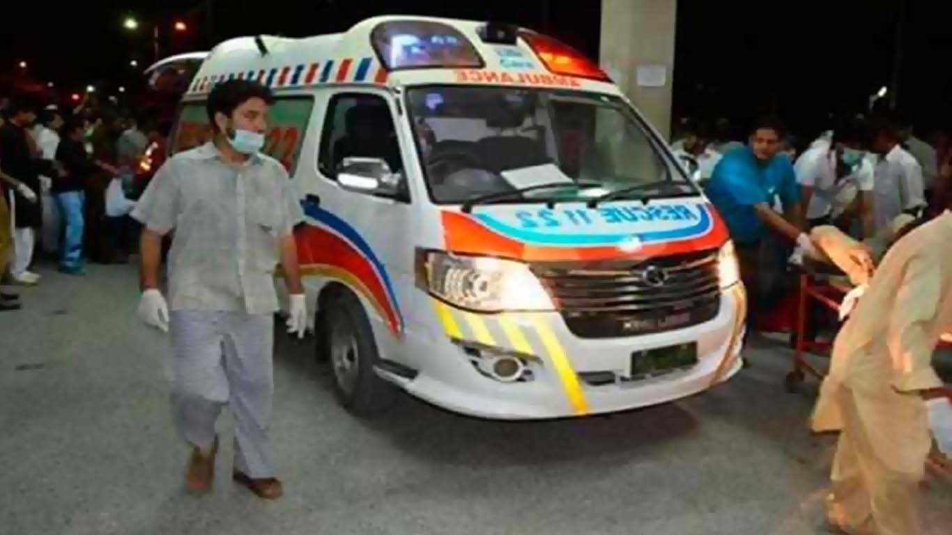 تیز رفتار کار کینال میں گر گئی، 4 افراد جان سے گئے