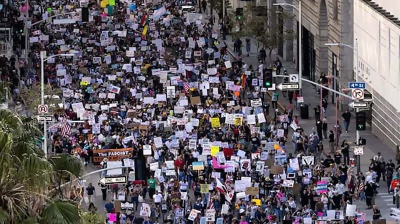 امریکا بھر میں ٹرمپ انتظامیہ کیخلاف احتجاجی مظاہرے