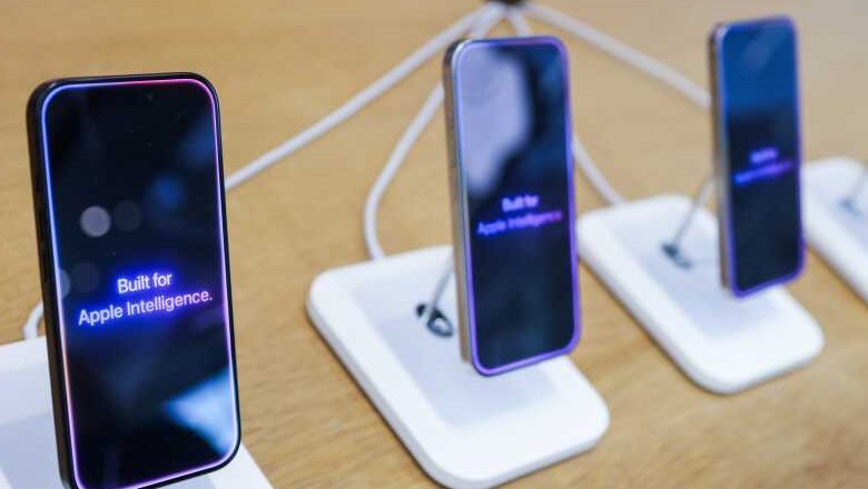 ٹرمپ نے موبائل صارفین پر لٹکتی تلوار ہٹا دی