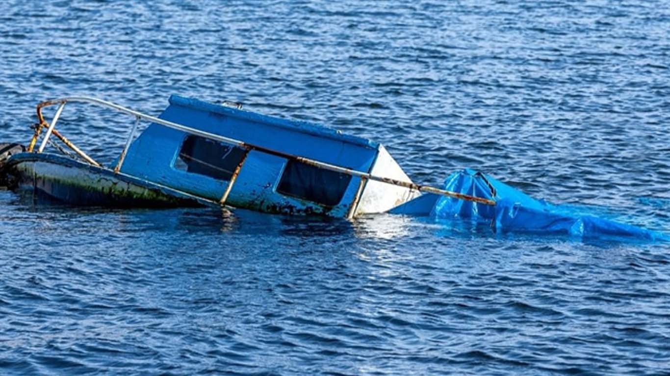 تارکین کی کشتی کو حادثہ، 4 پاکستانیوں سمیت 11 افراد کی لاشیں نکال لی گئیں