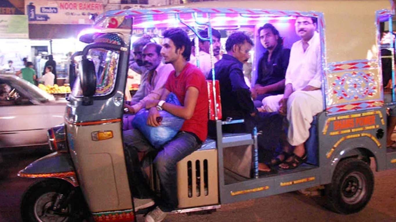 کراچی کی اہم مرکزی شاہراہوں پر آٹو رکشوں پر پابندی عائد