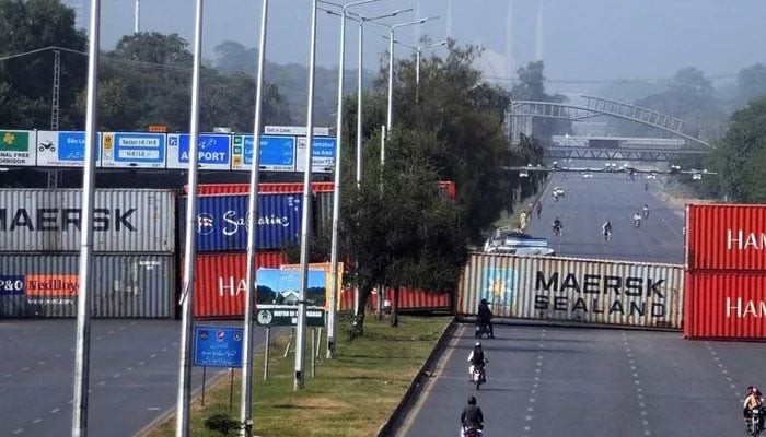 جماعت اسلامی کی پرامن رہنے کی یقین دہانی کے بعد کنٹینرز ہٹانے کا فیصلہ