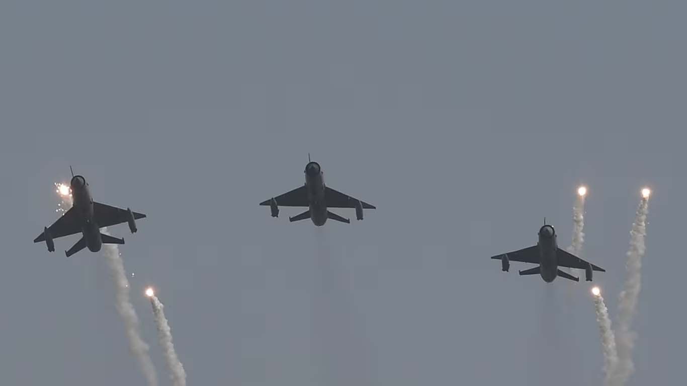 بھارتی فضائیہ نے اپنی ہی آبادی پر بم گرا دیا