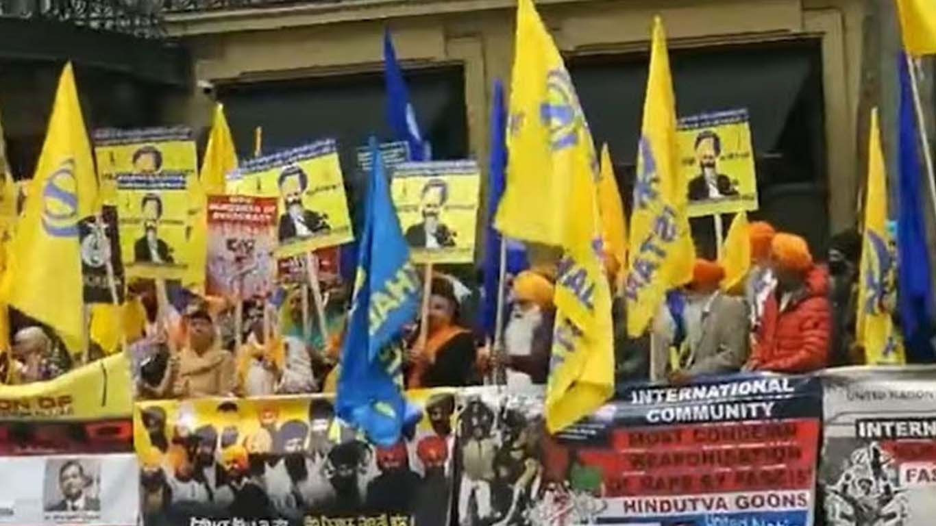 لندن ، بھارتی ہائی کمیشن کے باہر پاکستانی و سکھ کمیونٹی کا مظاہرہ