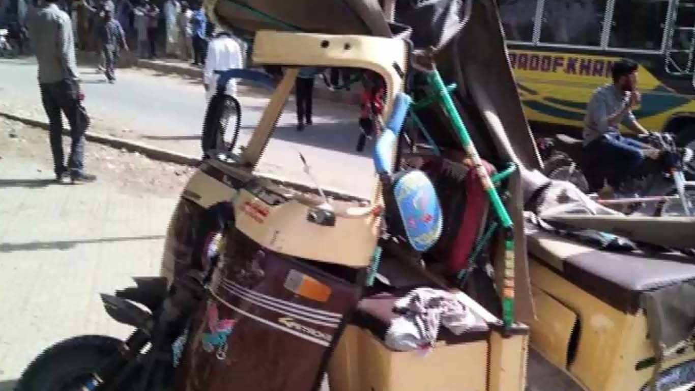 ٹریکٹر ٹرالی کی رکشے کو ٹکر، 3 افراد جاں بحق