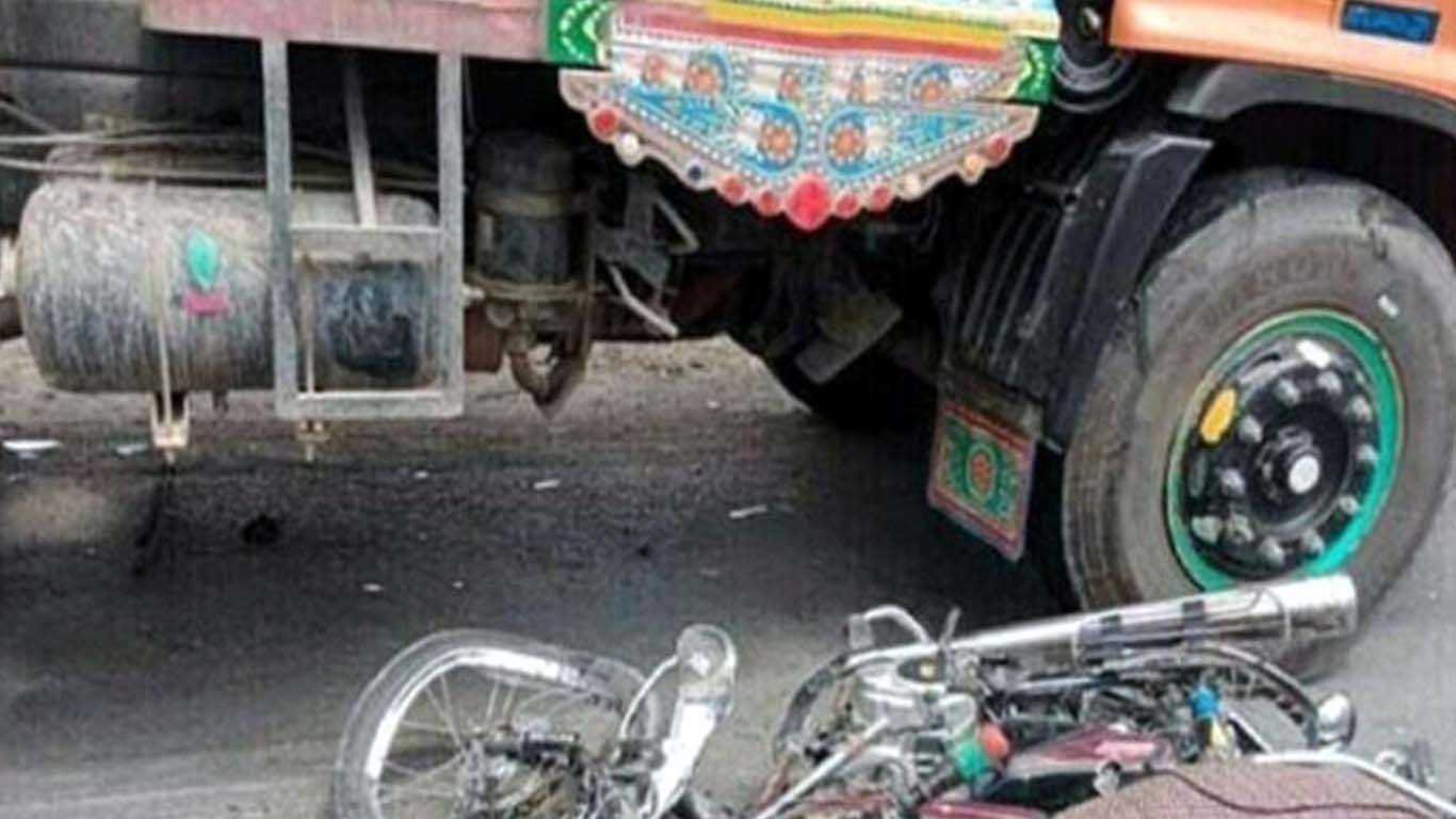 کراچی: خونی ڈمپر نے 3 افراد کو موت کی نیند سلادیا