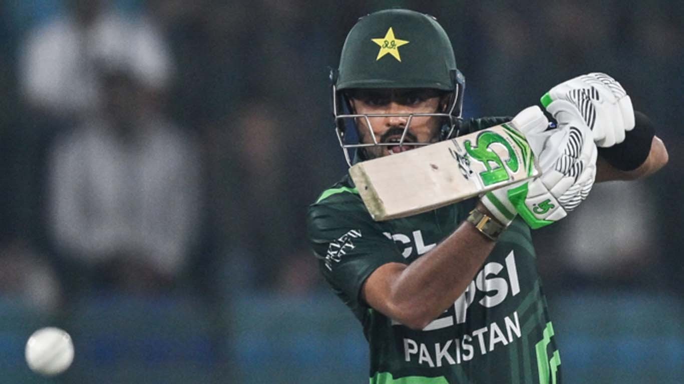 بابراعظم نے نئی تاریخ رقم کر دی لیگ میں اپنے میچز کی سنچری مکمل کر لی