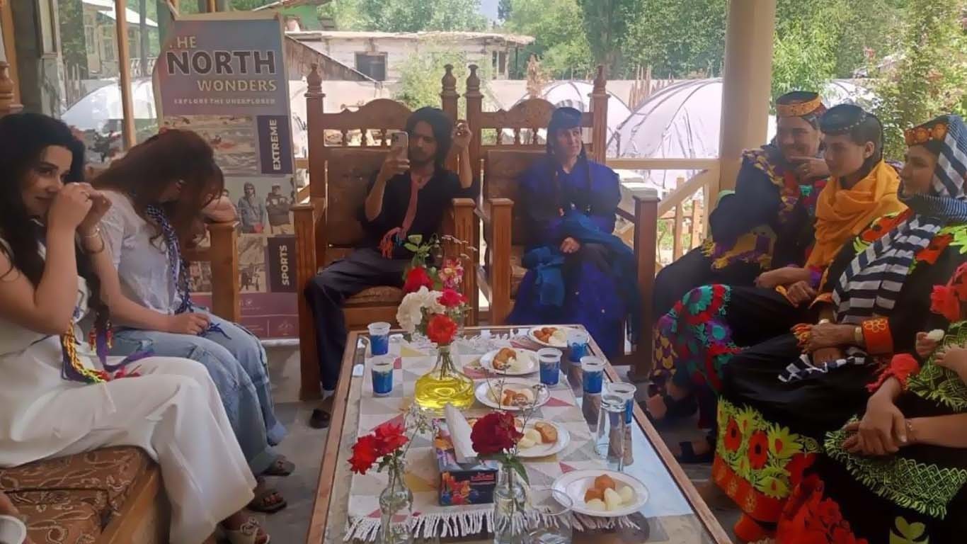 چترال وادی کیلاش میں آذر بائی جان سے آئی خاتون نے نکاح کرلیا