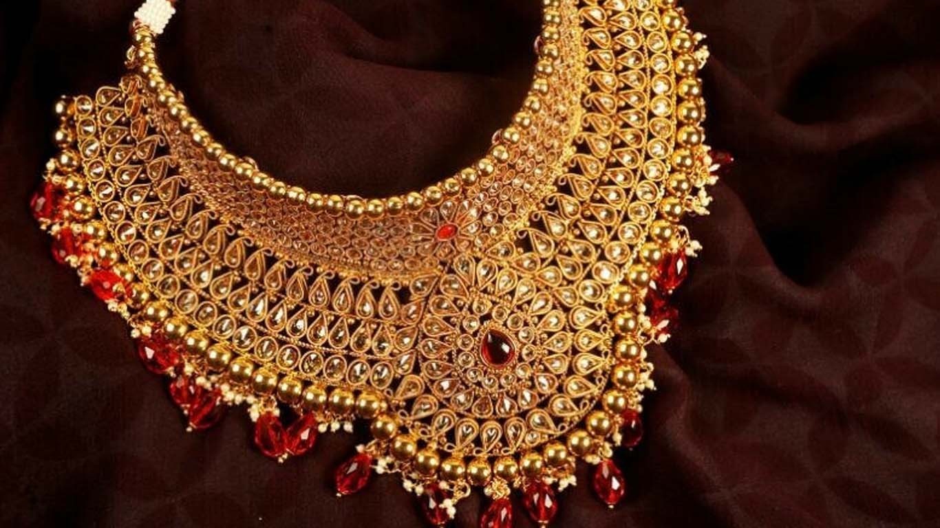 سونے کی قیمت میں مزید سیکڑوں روپے کی کمی