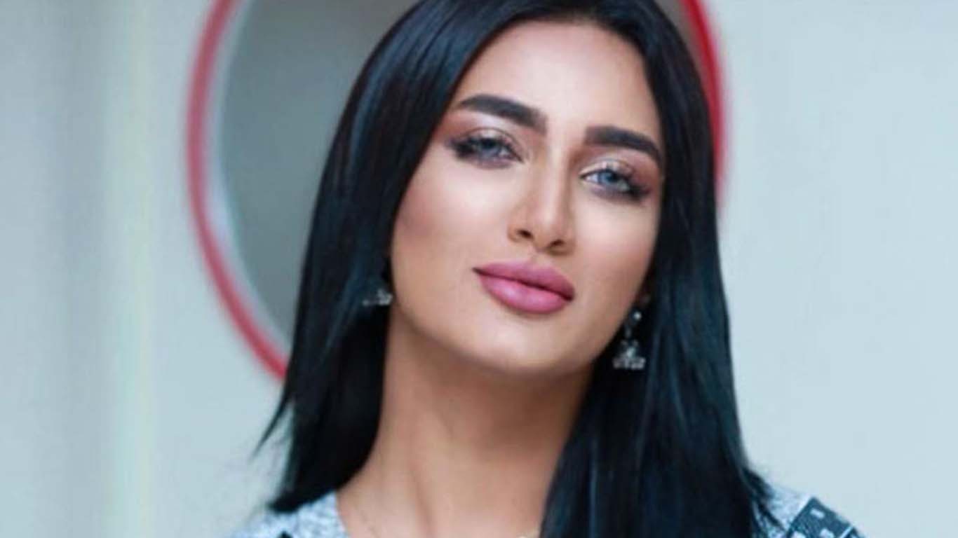 متھیرا کا بولڈ فیشن ، ایک بار پھر تنقید کی زد میں آگئیں