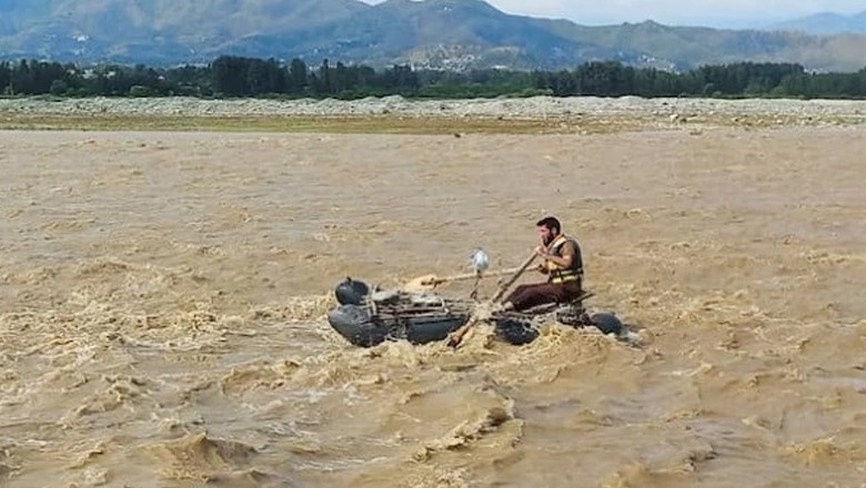 دریائے سوات میں ڈوبنے والے 11 افراد کی لاشیں نکال لی گئیں، بے حسی پر ڈپٹی کمشنر معطل