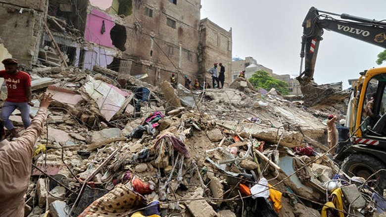 سانحہ لیاری، متاثرین سرکاری خرچ پر ہوٹلوں میں مقیم، ریسکیو آپریشن جاری