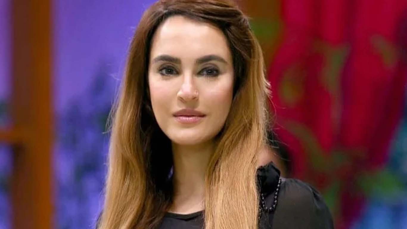 حمیرا اصغر کا انتقال، نادیہ حسین کا لڑکیوں کو مفت مشورہ