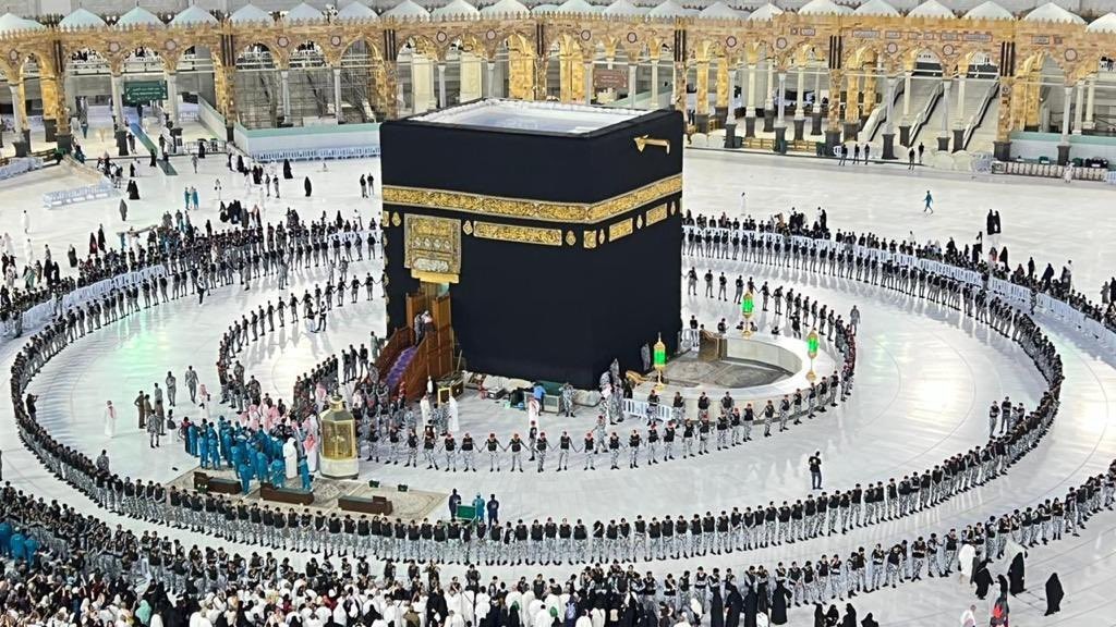 خانہ کعبہ کو اندر سے غسل دینے کی سالانہ تقریب، کیا کیا استعمال ہوا؟