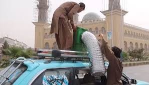 افغان ٹیکسی ڈرائیورز گرمی سے بچنے کے لیے کم لاگت والے کولر بنا لیے