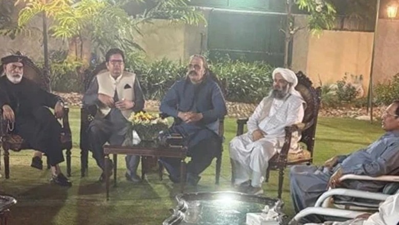 سینیٹ الیکشن میں پی ٹی آئی کے باغی امیدواروں کا راستہ روکنے کا فیصلہ، حکومت اور اپوزیشن نے اتفاق کرلیا