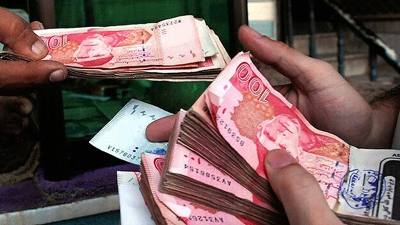 حکومت نے نان فائلرز پر ٹیکس بم گرادیا، اپنے ہی پیسے نکلوانے پر کٹوتی ہوگی