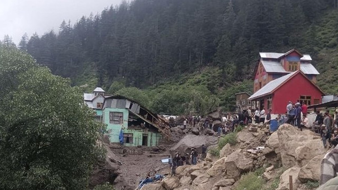 مقبوضہ کشمیر میں شدید بارشوں اور سیلاب سے 60 افراد ہلاک، درجنوں لاپتہ