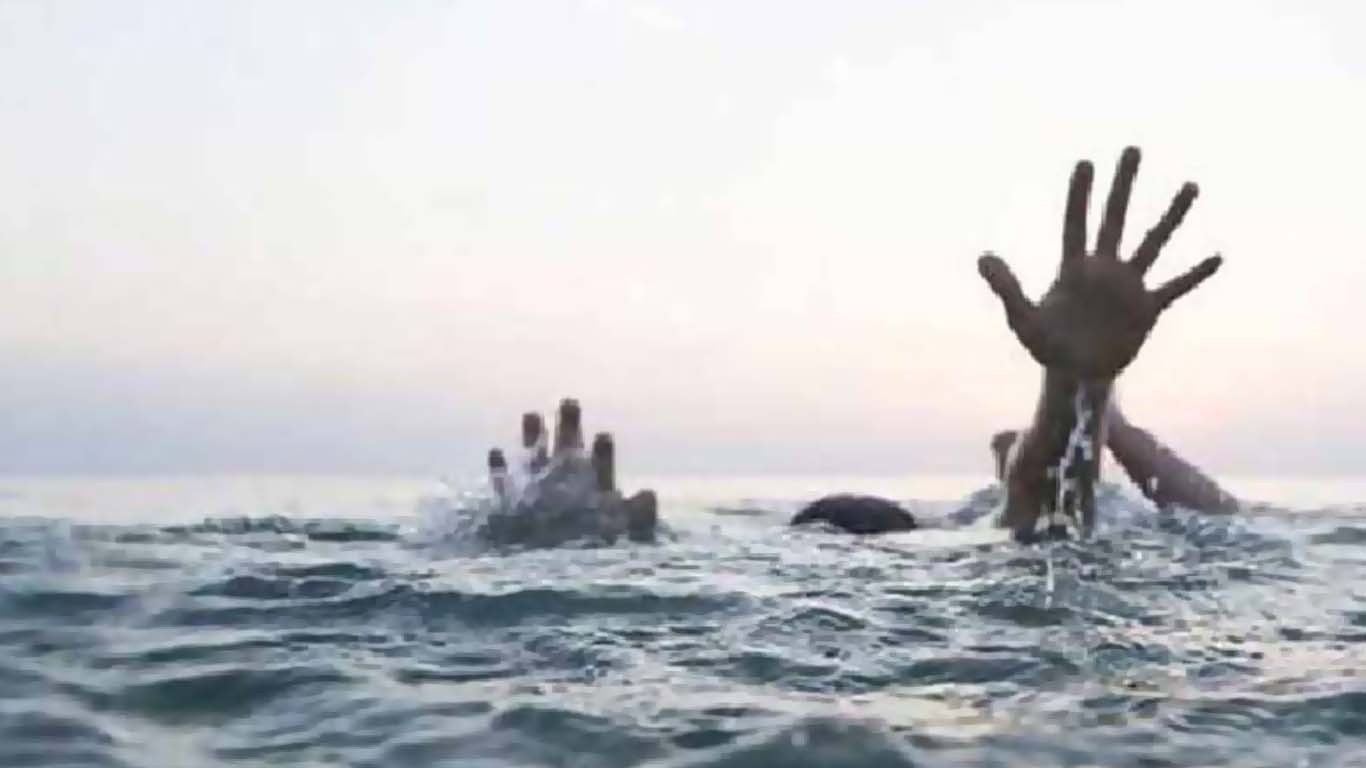 کراچی : ہاکس بے کے ساحل پر پکنک مناتے ہوئے 3 دوست ڈوب گئے