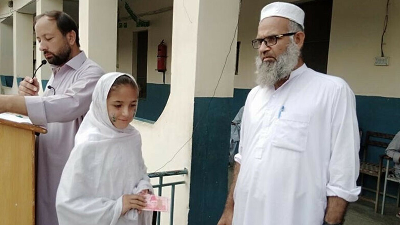 خیبرپختونخوا سیلاب، پرنسپل کی حاضر دماغی نے 950 طلبا کی جانیں بچالیں