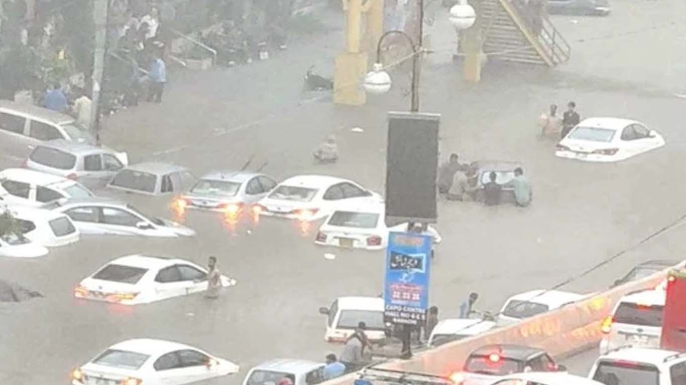 کراچی میں بارش کے باعث حادثات، جاں بحق افراد کی تعداد 12 ہوگئی