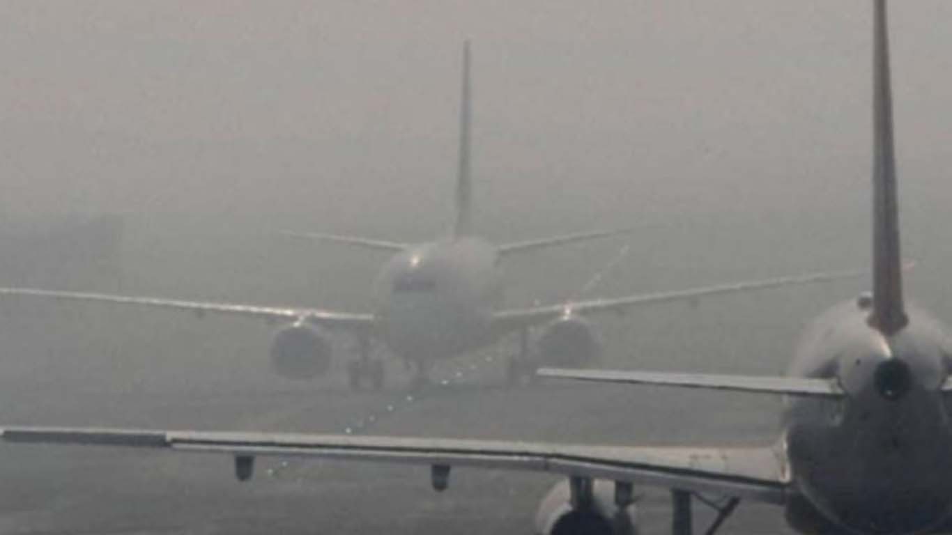 موسم کی خرابی کے سبب کراچی ائیرپورٹ پر فلائٹ آپریشن شدید متاثر