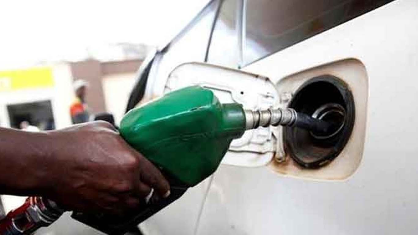 کیا آپ جانتے ہیں کہ ملک میں فی لیٹر پیٹرول پر کتنا ٹیکس لیا جا رہا ہے؟