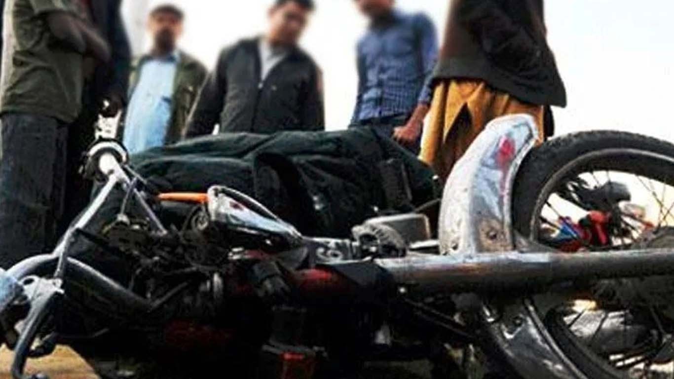 ڈمپر نے موٹرسائیکل سوار کو کچل دیا، ڈھائی سالہ بچہ جاں بحق