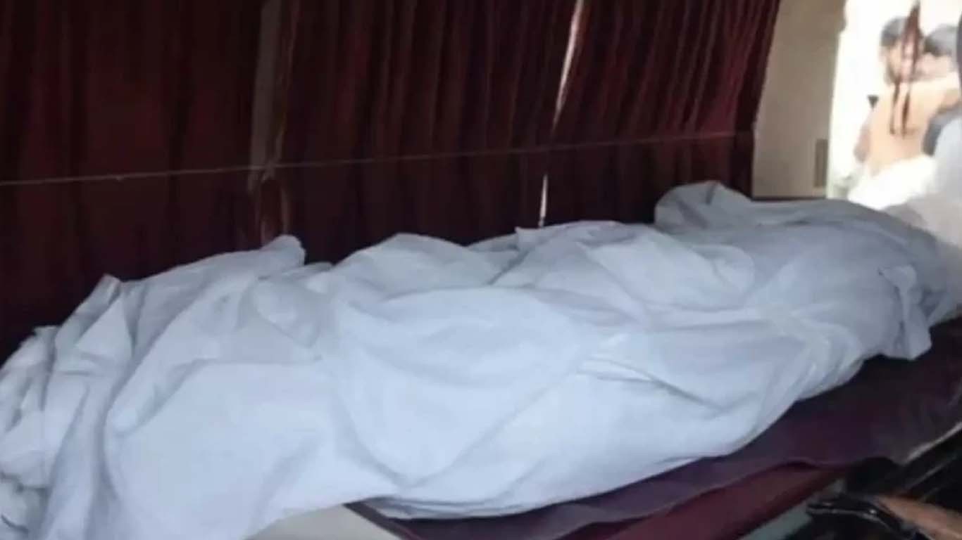 رہائشی فلیٹ کی چھت سے گر کر خاتون جاں بحق