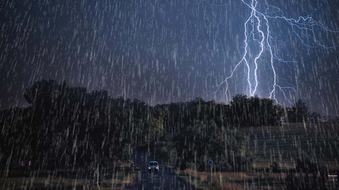 کراچی میں موسلا دھار بارشوں سے اربن فلڈنگ کا خدشہ