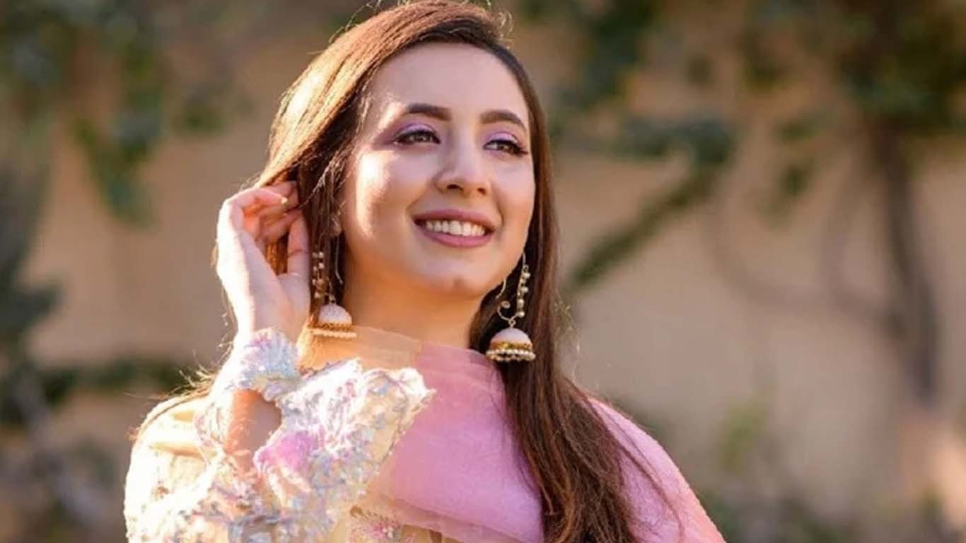 کومل عزیز نے شوبز انڈسٹری چھوڑنے کی وجہ بیان کردی